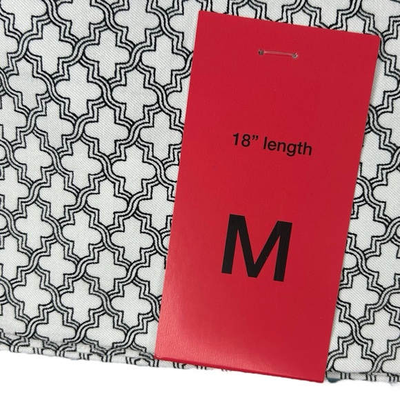 S.C. & C.O. Tummy Control Black & White Geometric Print Skort Women’s Size M - Picture 10 of 11